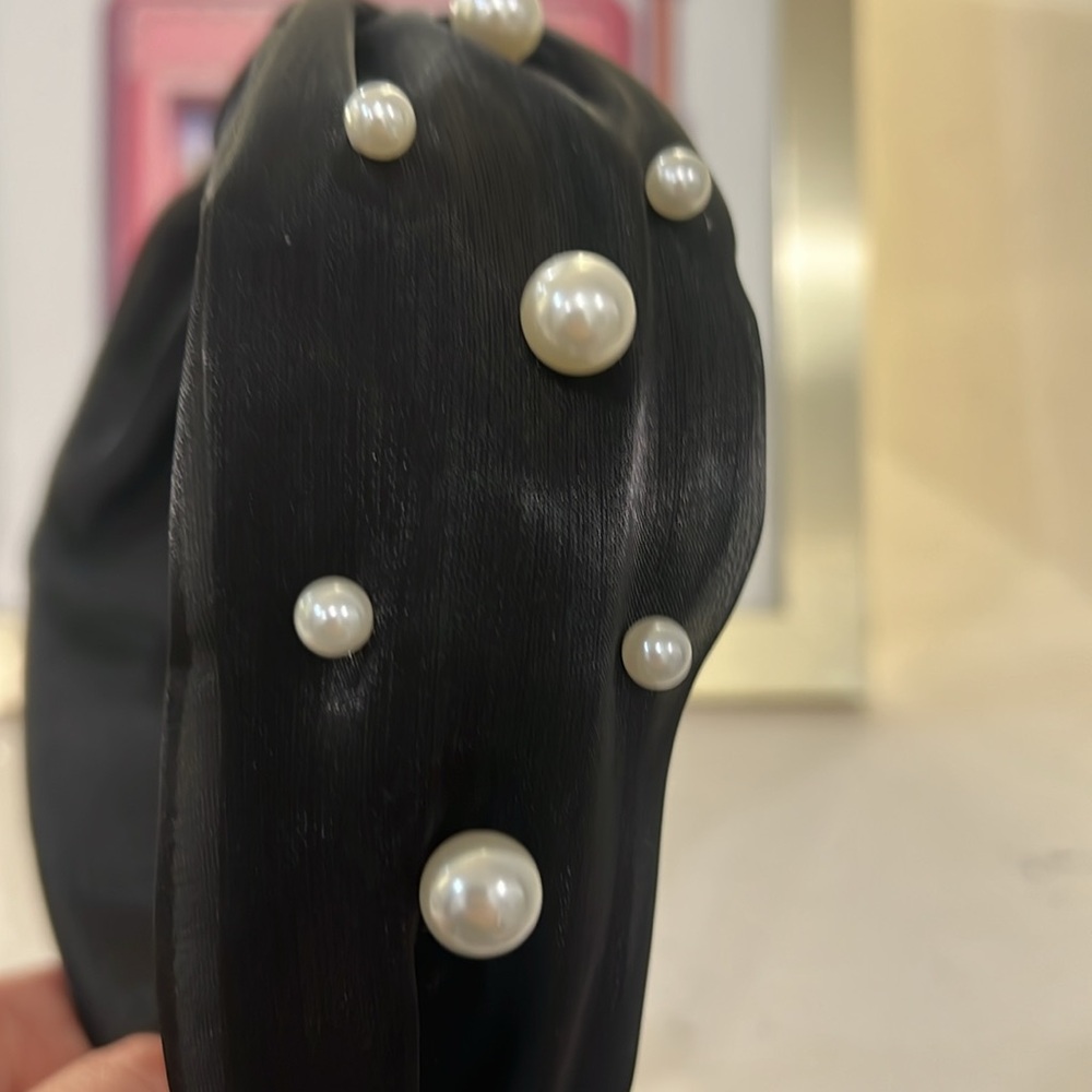 Black headband with pearls NIP - Picture 2 of 6